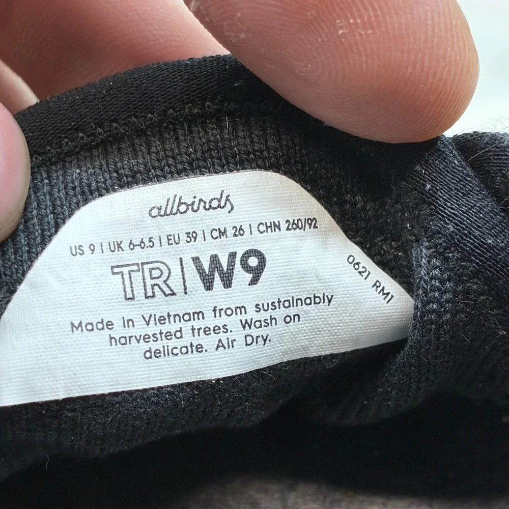 Allbirds Tree Runners Women's 9 Black Eucalyptus Fiber Sneakers 0621 RM1